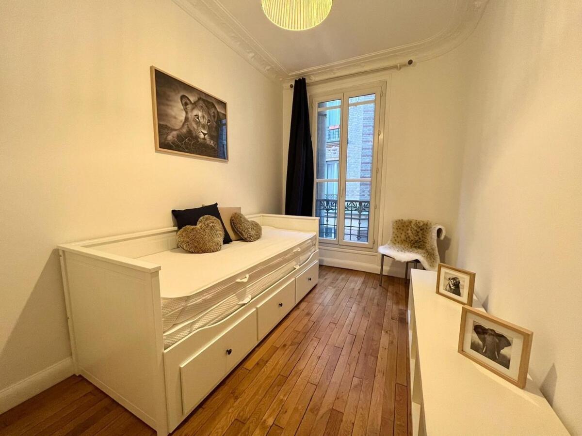Le Spacieux - A Bastille - 22Mb *